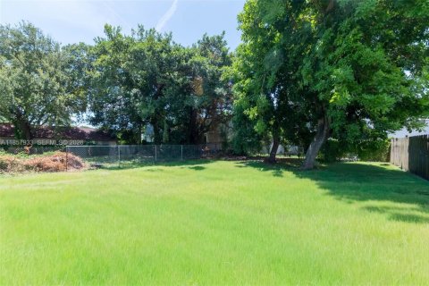 House in Miami, Florida 3 bedrooms, 131.55 sq.m. № 1957912 - photo 27