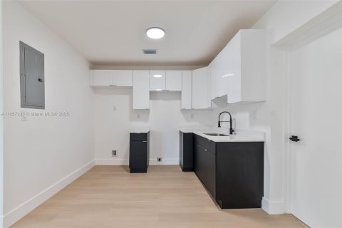 Купить виллу или дом в Майами, Флорида 3 спальни, 131.55м2, № 1957912 - фото 15