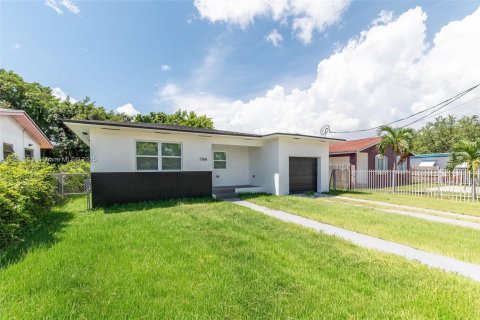 Купить виллу или дом в Майами, Флорида 3 спальни, 131.55м2, № 1957912 - фото 1