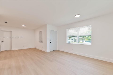 Купить виллу или дом в Майами, Флорида 3 спальни, 131.55м2, № 1957912 - фото 13