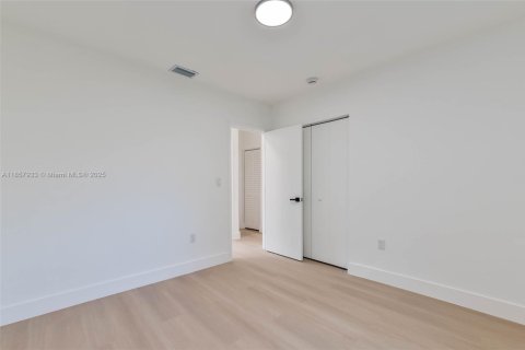 Купить виллу или дом в Майами, Флорида 3 спальни, 131.55м2, № 1957912 - фото 19