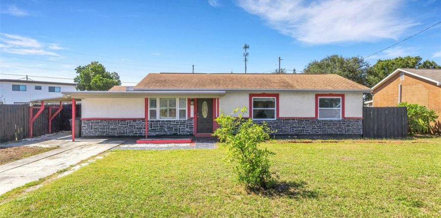 House in Saint Petersburg, Florida 3 bedrooms, 111.48 sq.m. № 2428807