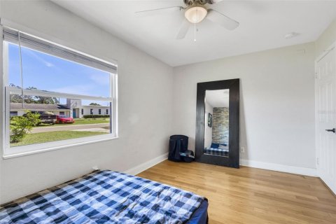 House in Saint Petersburg, Florida 3 bedrooms, 111.48 sq.m. № 2428807 - photo 21