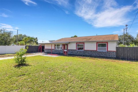 House in Saint Petersburg, Florida 3 bedrooms, 111.48 sq.m. № 2428807 - photo 2