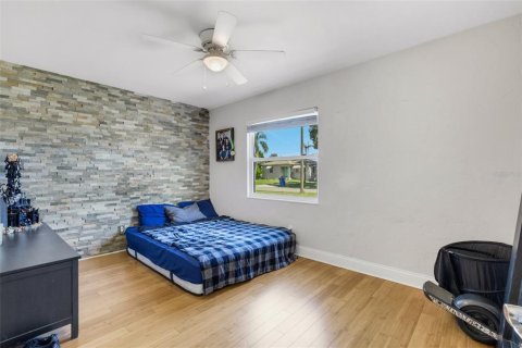 House in Saint Petersburg, Florida 3 bedrooms, 111.48 sq.m. № 2428807 - photo 23