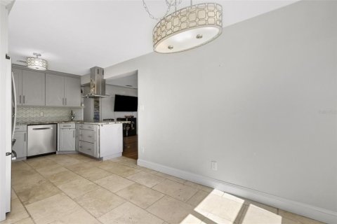 House in Saint Petersburg, Florida 3 bedrooms, 111.48 sq.m. № 2428807 - photo 14