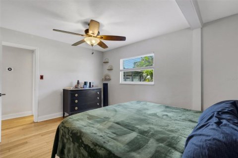 House in Saint Petersburg, Florida 3 bedrooms, 111.48 sq.m. № 2428807 - photo 28