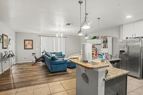 House in Davenport, Florida 6 bedrooms, 286.51 sq.m. № 2428990 - photo 8