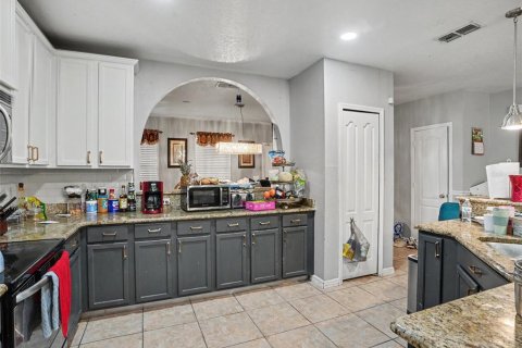 House in Davenport, Florida 6 bedrooms, 286.51 sq.m. № 2428990 - photo 10