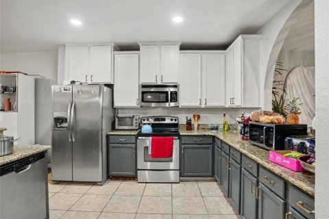 House in Davenport, Florida 6 bedrooms, 286.51 sq.m. № 2428990 - photo 9