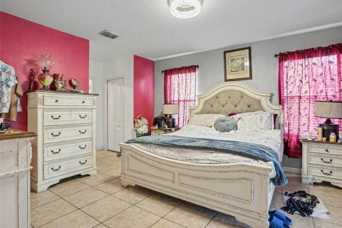 House in Davenport, Florida 6 bedrooms, 286.51 sq.m. № 2428990 - photo 14