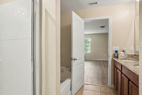 House in Davenport, Florida 6 bedrooms, 286.51 sq.m. № 2428990 - photo 6
