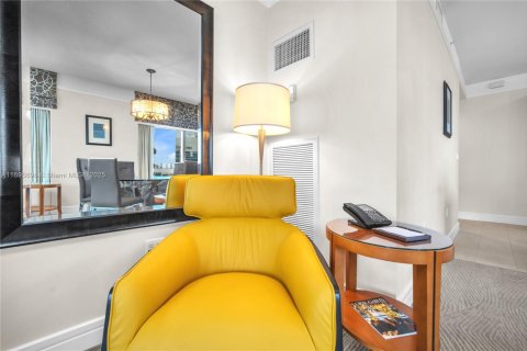 Снять в аренду кондоминиум в Майами, Флорида 2 спальни, 162.3м2, № 1897225 - фото 26