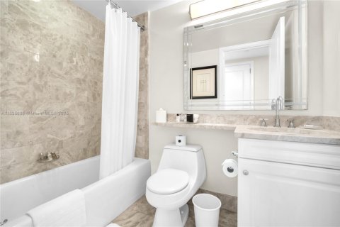 Снять в аренду кондоминиум в Майами, Флорида 2 спальни, 162.3м2, № 1897225 - фото 13