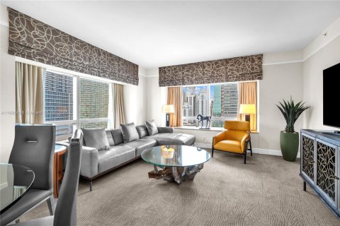 Снять в аренду кондоминиум в Майами, Флорида 2 спальни, 162.3м2, № 1897225 - фото 1