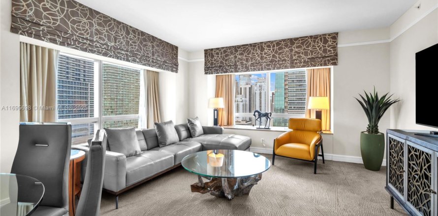 Кондоминиум с 2 спальнями в Майами, Флорида № 1897225
