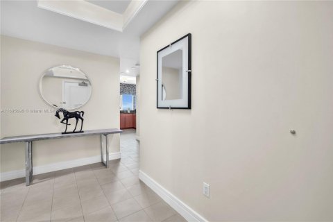 Снять в аренду кондоминиум в Майами, Флорида 2 спальни, 162.3м2, № 1897225 - фото 2