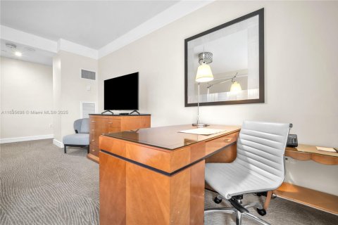 Снять в аренду кондоминиум в Майами, Флорида 2 спальни, 162.3м2, № 1897225 - фото 4