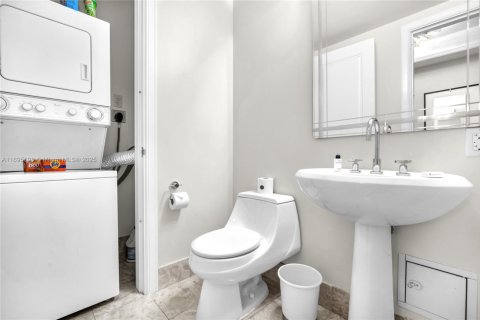 Снять в аренду кондоминиум в Майами, Флорида 2 спальни, 162.3м2, № 1897225 - фото 12