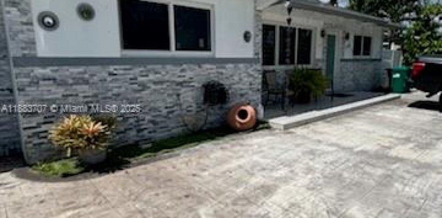 Casa en Homestead, Florida 4 dormitorios, 113.15 m2 № 2017337