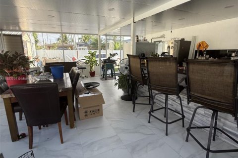 Casa en venta en Homestead, Florida, 4 dormitorios, 113.15 m2 № 2017337 - foto 24