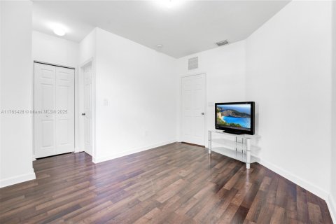 Touwnhouse à louer à Homestead, Floride: 3 chambres, 114.64 m2 № 1865496 - photo 5