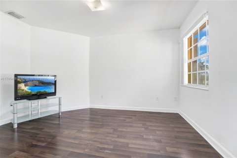 Touwnhouse à louer à Homestead, Floride: 3 chambres, 114.64 m2 № 1865496 - photo 6