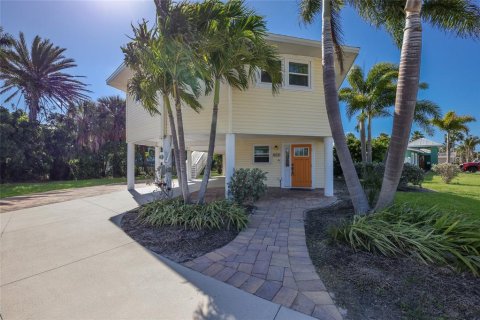 House in Holmes Beach, Florida 2 bedrooms, 114.18 sq.m. № 2122632