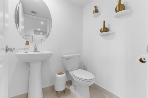 Adosado en venta en Coral Springs, Florida, 3 dormitorios, 124.86 m2 № 2002646 - foto 4