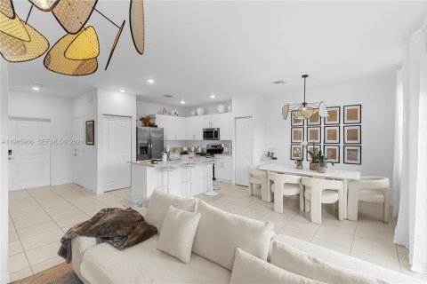 Adosado en venta en Coral Springs, Florida, 3 dormitorios, 124.86 m2 № 2002646 - foto 18