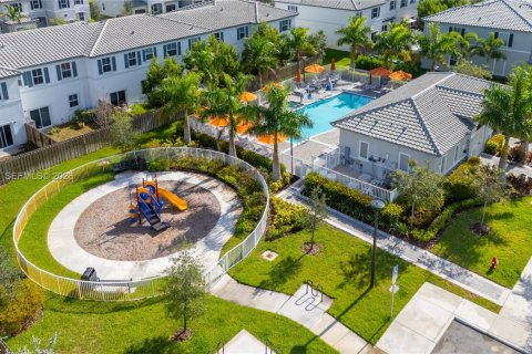 Adosado en venta en Coral Springs, Florida, 3 dormitorios, 124.86 m2 № 2002646 - foto 2