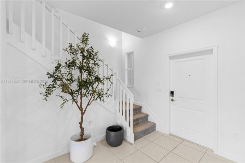 Adosado en venta en Coral Springs, Florida, 3 dormitorios, 124.86 m2 № 2002646 - foto 12