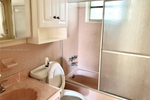 Villa ou maison à louer à Miami, Floride: 2 chambres, 206.89 m2 № 1989748 - photo 10