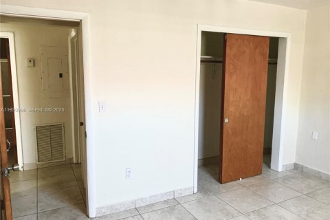 Villa ou maison à louer à Miami, Floride: 2 chambres, 206.89 m2 № 1989748 - photo 7