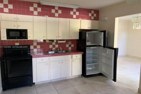 Villa ou maison à louer à Miami, Floride: 2 chambres, 206.89 m2 № 1989748 - photo 5