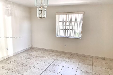 Villa ou maison à louer à Miami, Floride: 2 chambres, 206.89 m2 № 1989748 - photo 3