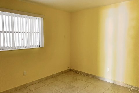 Villa ou maison à louer à Miami, Floride: 2 chambres, 206.89 m2 № 1989748 - photo 8