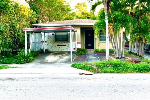 Villa ou maison à louer à Miami, Floride: 2 chambres, 206.89 m2 № 1989748 - photo 1
