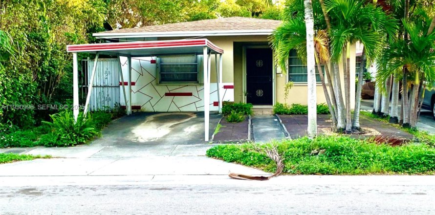 Villa ou maison à Miami, Floride 2 chambres, 206.89 m2 № 1989748