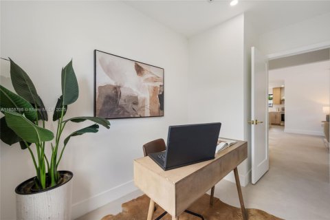 Casa en venta en Miami, Florida, 5 dormitorios, 179.86 m2 № 1891904 - foto 19