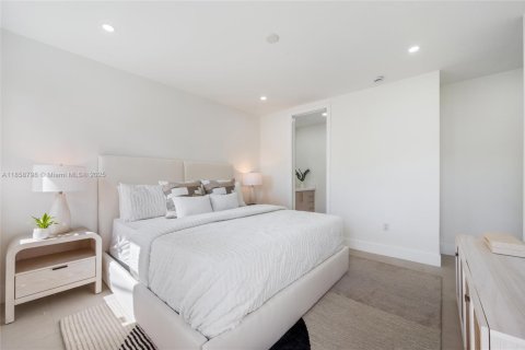 Casa en venta en Miami, Florida, 5 dormitorios, 179.86 m2 № 1891904 - foto 14