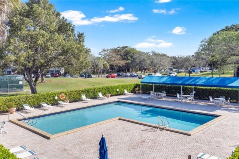 Condo in Weston, Florida, 2 bedrooms  № 2046282 - photo 21