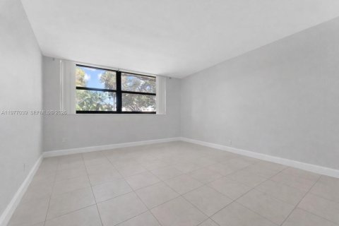 Condo in Weston, Florida, 2 bedrooms  № 2046282 - photo 16