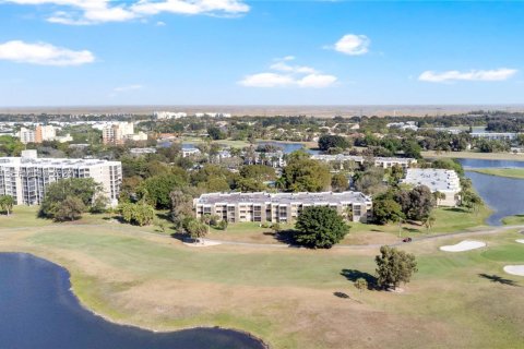 Condo in Weston, Florida, 2 bedrooms  № 2046282 - photo 25