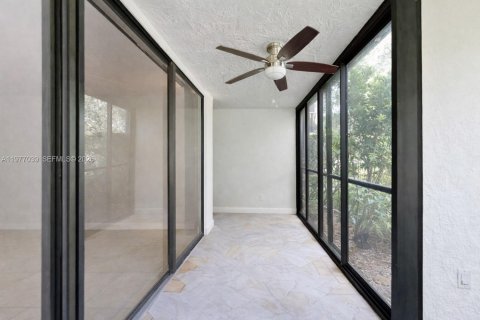 Condo in Weston, Florida, 2 bedrooms  № 2046282 - photo 20