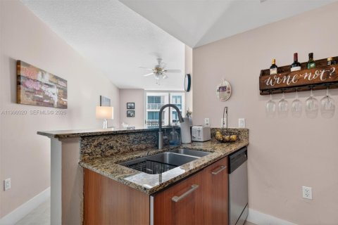 Купить кондоминиум в Майами, Флорида 1 спальня, 61.04м2, № 2058001 - фото 4