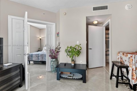 Купить кондоминиум в Майами, Флорида 1 спальня, 61.04м2, № 2058001 - фото 29