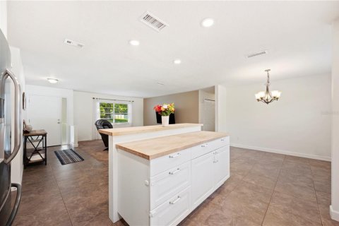 House in Lakeland, Florida 3 bedrooms, 148.09 sq.m. № 1800186 - photo 11