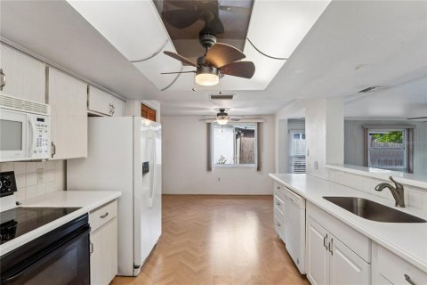 Купить виллу или дом в Холидэй, Флорида 10 комнат, 155.15м2, № 2151048 - фото 8