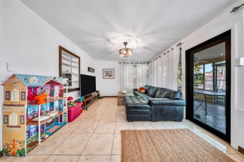 Купить виллу или дом в Мирамар, Флорида 4 спальни, 129.13м2, № 1957264 - фото 20